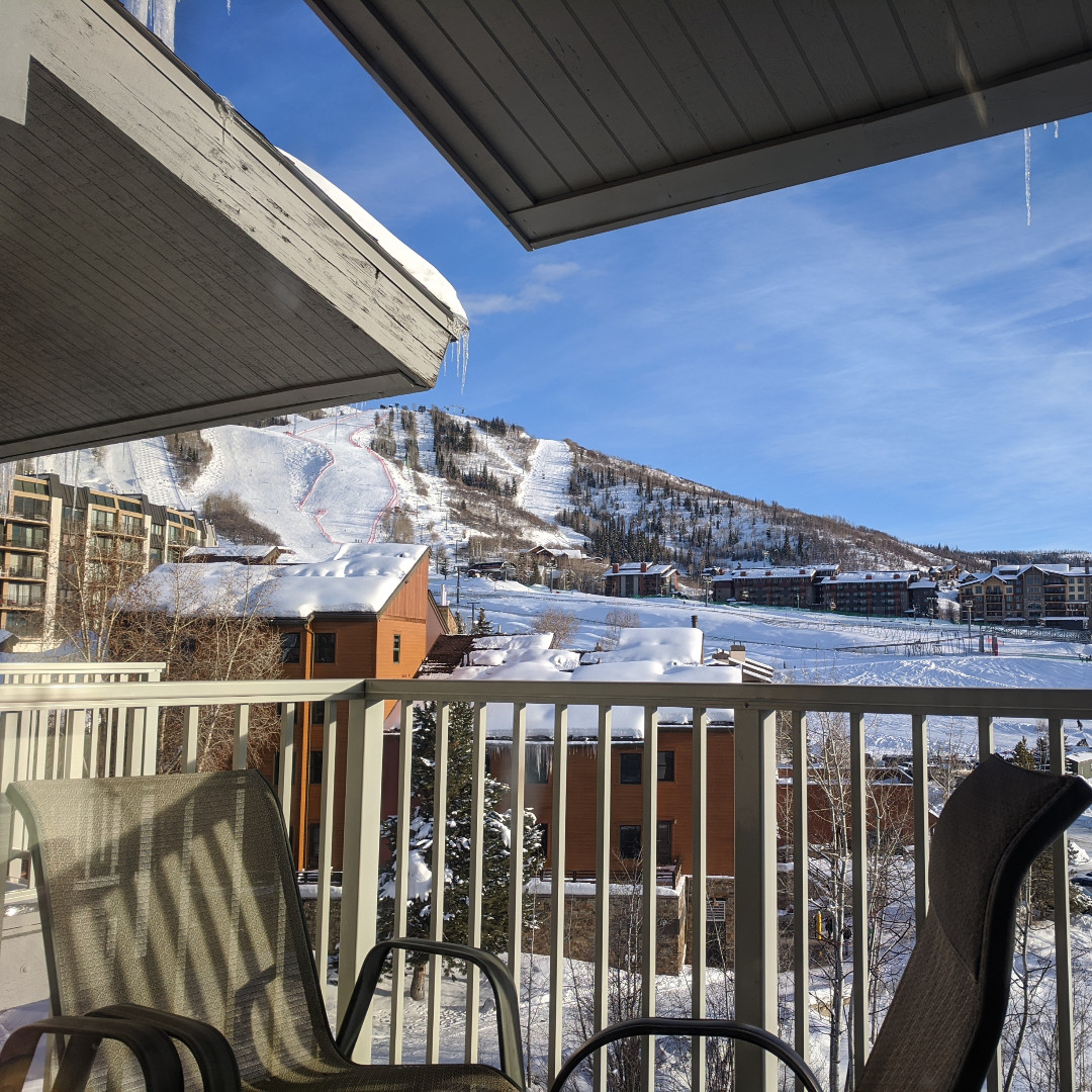 ambernicole404's tweet image. The LIGHT! It is perfect. I must paint and quickly. 

You will get no in progress photos I had to paint so fast. 

#wip
#referenceshot
#referencephoto
#condoview
#skitimesquare
#bestview
#steamboat
#steamboatCO
#light
#perfection
#bluebirdday
#bluesky
#amazing
#vacation
#skiing