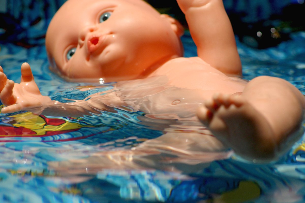 A child can drown in 30 seconds in just a few centimetres of water.
REMEMBER: Children do not only drown when they are swimming, they can also drown if they fall into water while fully dressed.
#BeSafe #heatwave #CoEcares https://t.co/kTMi4JhMkZ