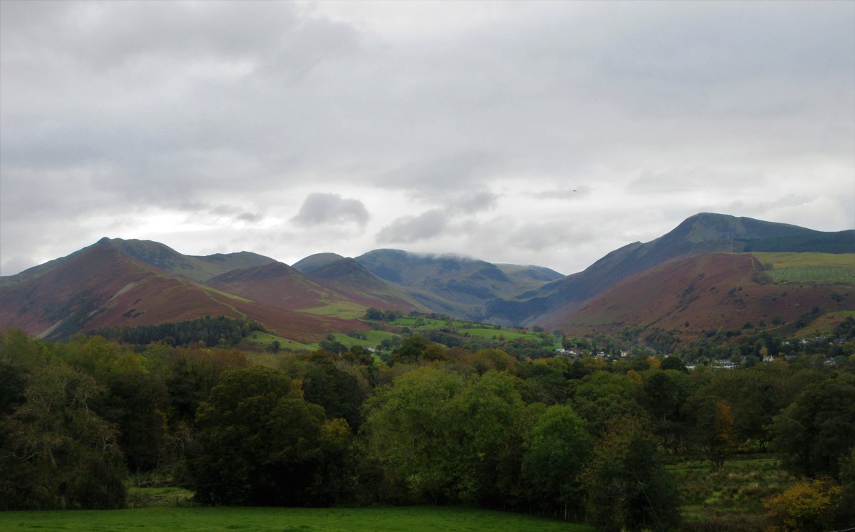 StanLeigh18's tweet photo. Fun on #RiverDerwent at #Portinscale & #Autumn colours on a walk to #Braithwaite
- on the water
- #Swinside & #GrisedalePike from Portinscale
- a break alongside #ColedaleBeck
- #Coledale - a grand group of the NW Fells https://t.co/TYAzHRjUQj