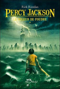 2-Percy Jackson et ses suitesa) Percy Jackson & The Olympians est une série de 5 romans publiés entre 2005 et 2010 qui vont nous conter l'histoire de Percy Jackson, âgé de 12 ans, qui va apprendre que la mythologie grecque est réelle et découvre qu'il est lui même un demi dieu.