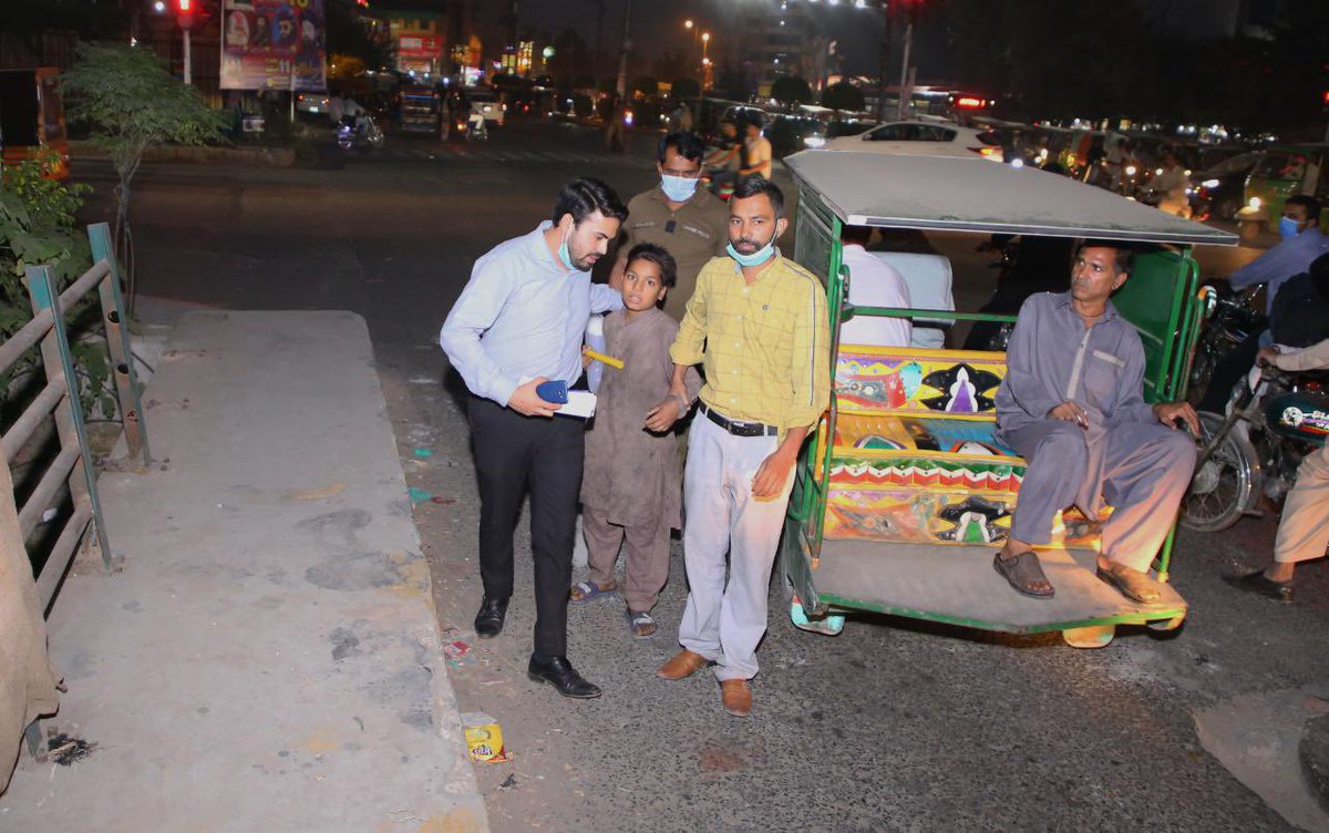 SarahAhmad_CPWB's tweet photo. At our child beggary rescue operation with my team &amp; @OfficialDPRPP Rescued around 20 child beggars today from different hot spots of Lahore who will now be taken to bureau &amp; rehabilitated. FIRs are being registered against their parents. https://t.co/rD6i3FddIm