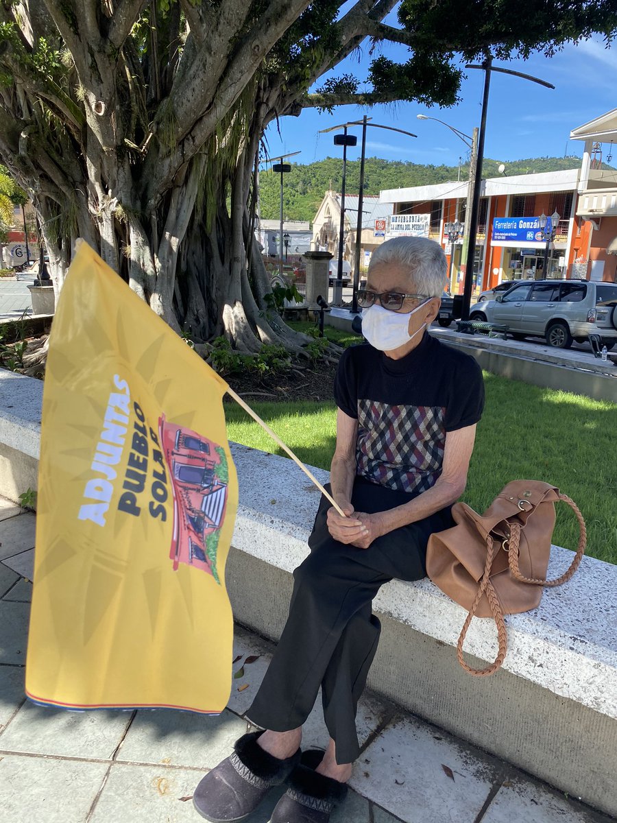 Sintoniza a Radio Casa Pueblo 11AM desde el casco urbano donde inicia la instalación de aprox. 1,000 paneles solares para Adjuntas Pueblo Solar. También en línea en CasaPUEBLO.org.
