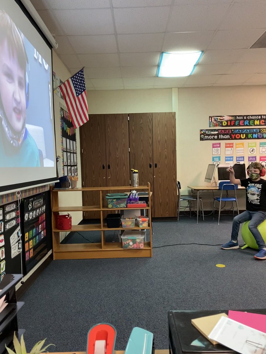 “Hey guys, I’m on the screen!” We love the Mighty Maverick News! 💙 <a href="/MalonePrincipal/">Troy Malone</a> <a href="/MPS_Morton/">Morton Elementary</a>
