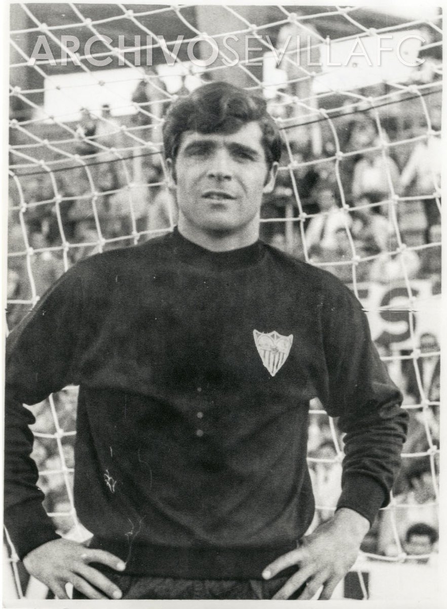 AHistoriaSFC's tweet photo. El histórico guardameta José Rodríguez Domínguez, RODRI, defendió la portería del @SevillaFC durante 10 temporadas consecutivas (1964/65-1973/74), disputando un total de 228 encuentros de competición oficial.

#WeAreSevilla #HistoriaSFC https://t.co/JWp1ip8f7k