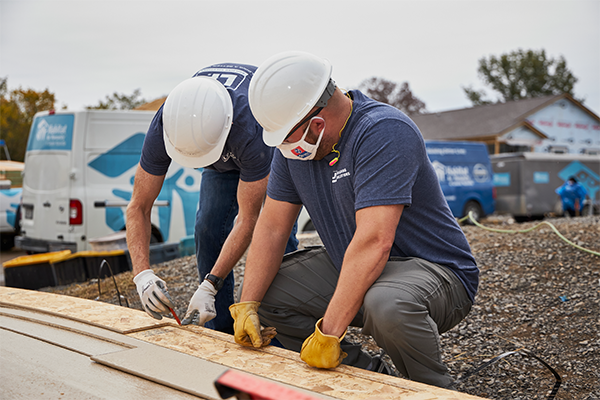 lpcorp's tweet photo. Our employees rolled up their sleeves to help Build A Better World with @HabitatNash. Using LP products, they helped build a home for a future Habitat homeowner in Nashville, Tenn. Thank you to our employees for their generosity and commitment to their community! #LifeAtLP https://t.co/aIlxxPVGM1