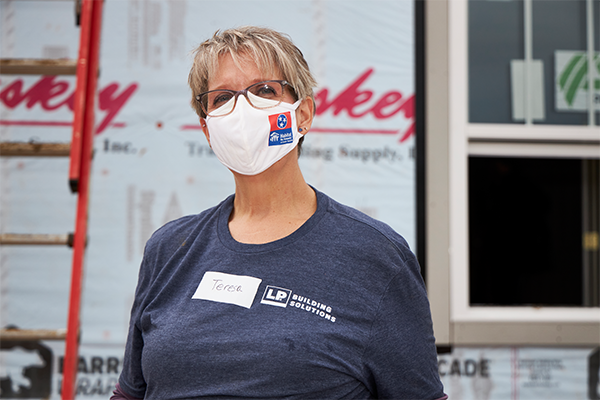 lpcorp's tweet photo. Our employees rolled up their sleeves to help Build A Better World with @HabitatNash. Using LP products, they helped build a home for a future Habitat homeowner in Nashville, Tenn. Thank you to our employees for their generosity and commitment to their community! #LifeAtLP https://t.co/aIlxxPVGM1