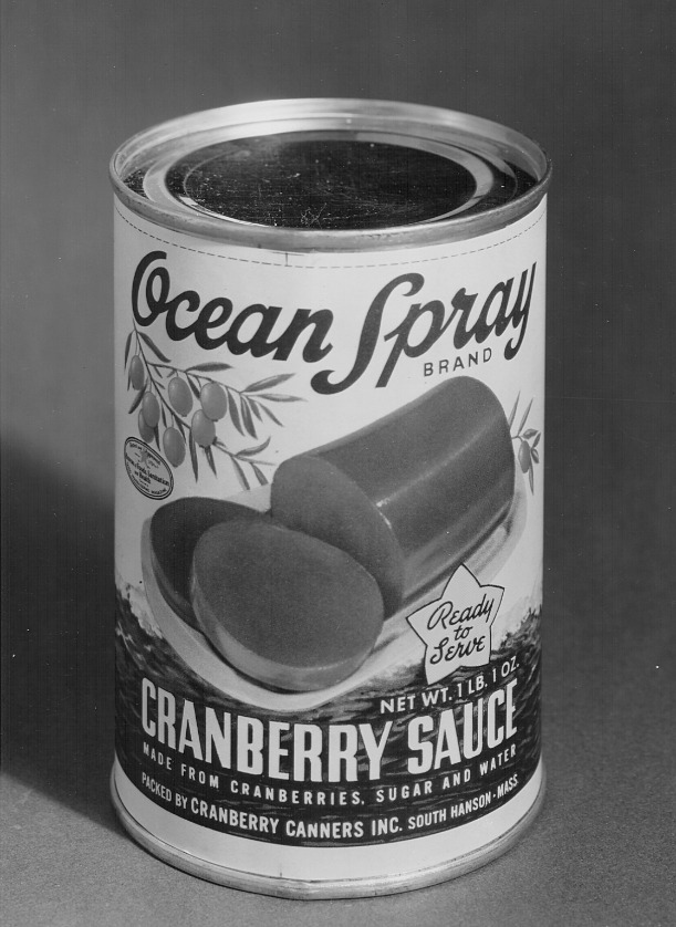 4/ His solution: canning technology.It was relatively new at the time, but offered the potential to extend the life of Urann's cranberry products for months.So he established facilities in Hanson, Massachusetts and got to work. The Ocean Spray Preserving Co. was in business.