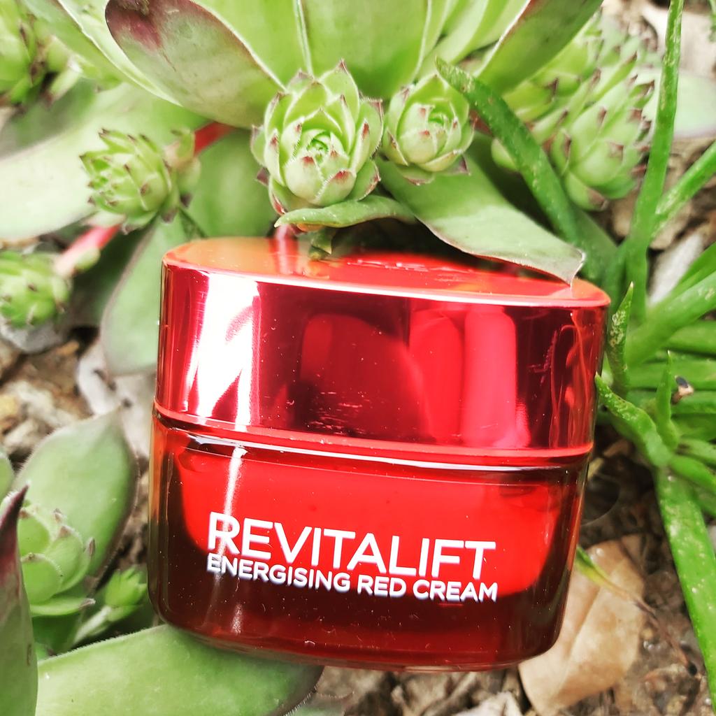 Lillibi22's tweet photo. This is a must have for every beauty out there! 
It left my skin so soft after only two days!
The ingredients do the talking! 
Thank you
@rubybox_beauty
@lorealparis #rubybox #rubyboxrevitared #instantglow #revitaliftredcream #lorealparisza #myglowup https://t.co/RcOYVDta9s
