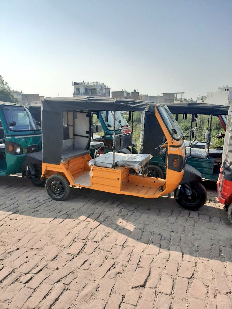 RailwayNorthern's tweet photo. N.Rly's endeavour to support small businesses :
For the first time in N.Rly., through its business development initiatives, Moradabad Divn has loaded 90 Three-Wheelers automobile from Roorkee to Changsari & Jirania, realising a freight of ₹ 17 lacs.
#MoveItLikeRailways
#BDUs https://t.co/OERJ6SoSxv