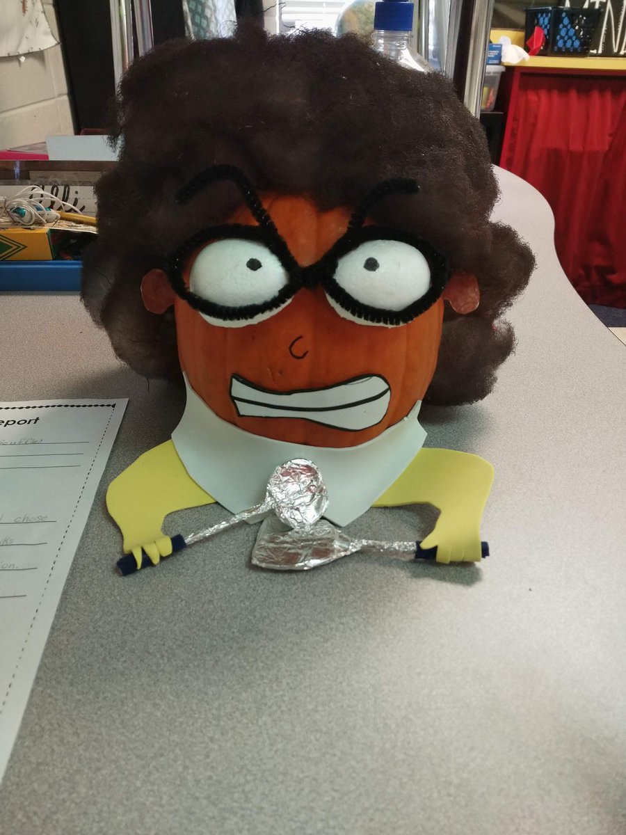 Hey <a href="/StudioJJK/">ؘ</a> ! Check out this amazing Lunch Lady pumpkin by one of our 3rd graders, Alli 🎃 She is a HUGE fan of your series! #graphicnovels #lunchlady