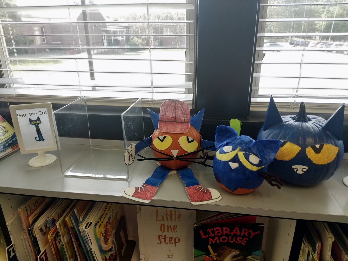 RivertonLMC's tweet photo. Hey @RivertonElem kiddos! Check out these 3rd grade created pumpkins of our favorite book characters. Do you spot your favorites? ♥️📚 https://t.co/684xV3l87z
