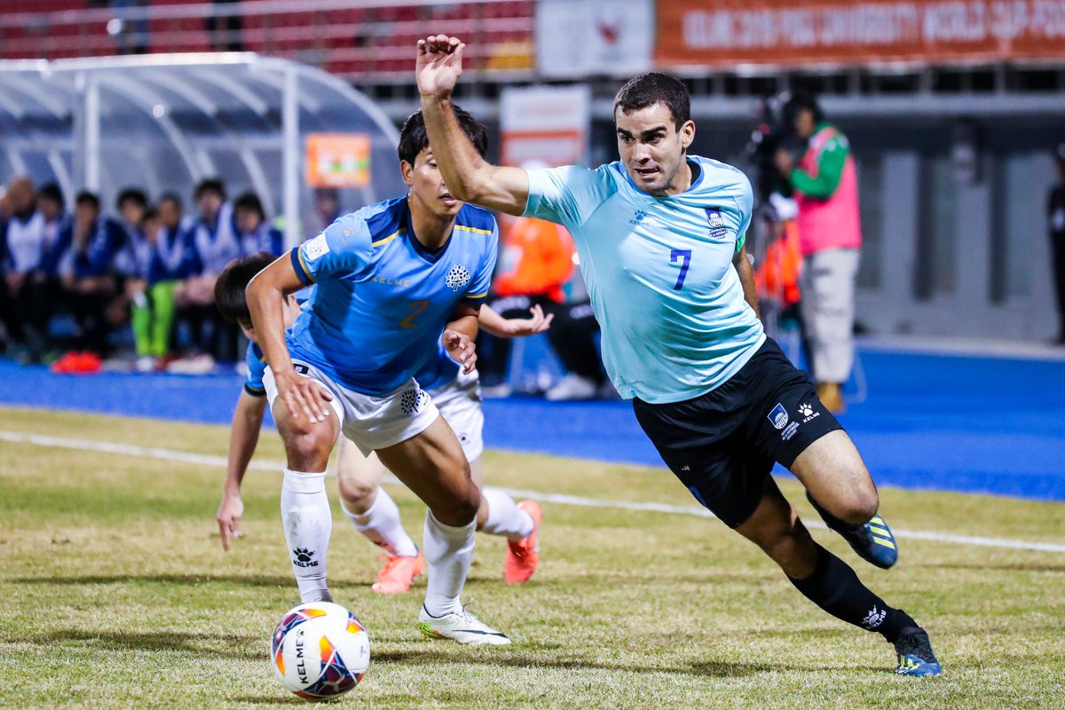 LUD_Oficial's tweet photo. ¡Festejalo, Santi! El @CPDUoficial le dio a Santiago Pallares el #PremioCharrúa a mejor deportista universitario 2019 🥇

Campeón del Mundo en China y #MVP de dicho torneo, lo tiene más que merecido. ¡Felicitaciones! 👏🏽 https://t.co/4OIK7dJ3W6
