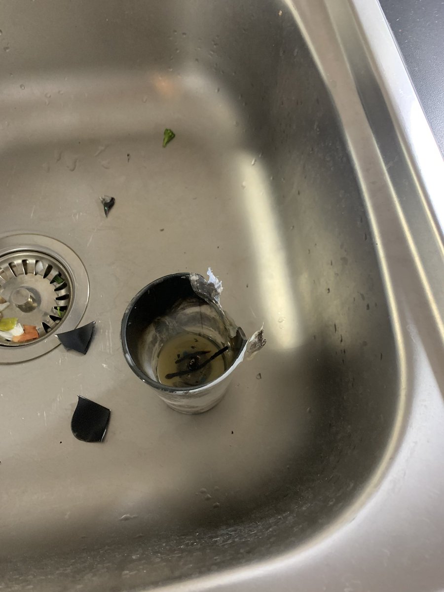 kajiii88's tweet photo. @discoverRB my airwick candle just exploded by itself! Luckily I was home and heard the sound. How does a candle just blow up? https://t.co/soN130UJ3r