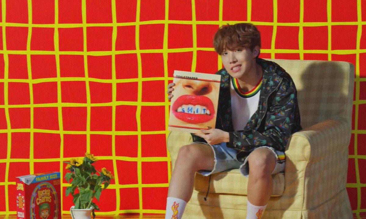 archiveforhobi's tweet photo. and i dove into a daydream just to think of you 
#JHOPE https://t.co/usrkomXAxc