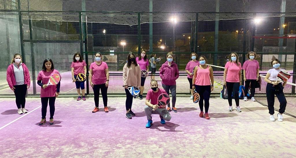 Lunes ROSA en la escuela municipal de padel de Plasencia. Hacéis que esto merezca mucho la pena chic@s!!! Sois l@s mejores! Nuestro más sincero apoyo a <a href="/AOEXPlasencia/">Aoex Plasencia</a> en su lucha por mejorar la salud.