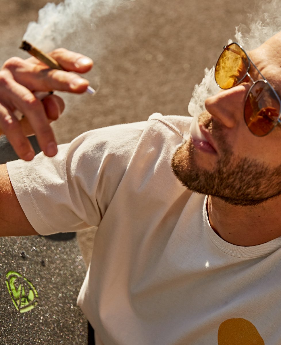 goodbrandsco's tweet photo. Kick-off your week with our afternoon favorite, a supercharged Sativa kief infused pre-roll. 🔋 https://t.co/1TfJvb6bYx