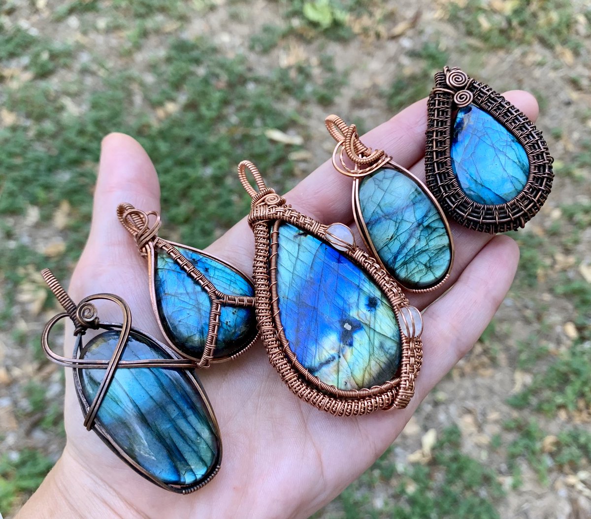 @deerlingwitch Hey! I’m kayla and I make wire wrapped pendants 🌞🧡