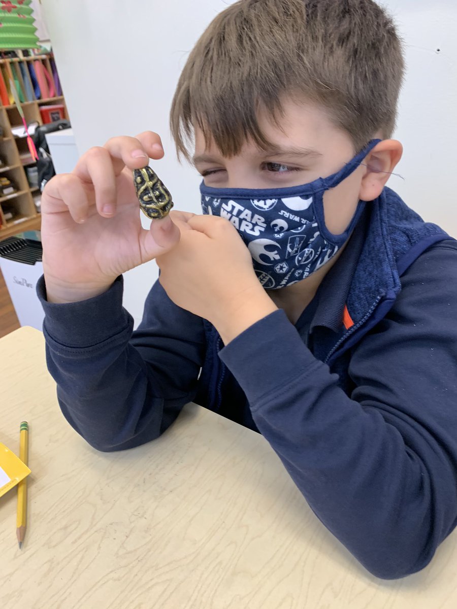 2ndGrade508's tweet photo. Writers examine details in objects to help think about details to add their stories! https://t.co/lr8BXyOVhZ