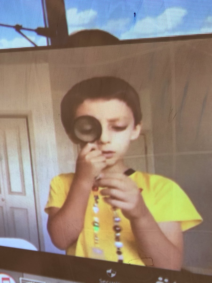 2ndGrade508's tweet photo. Writers examine details in objects to help think about details to add their stories! https://t.co/lr8BXyOVhZ