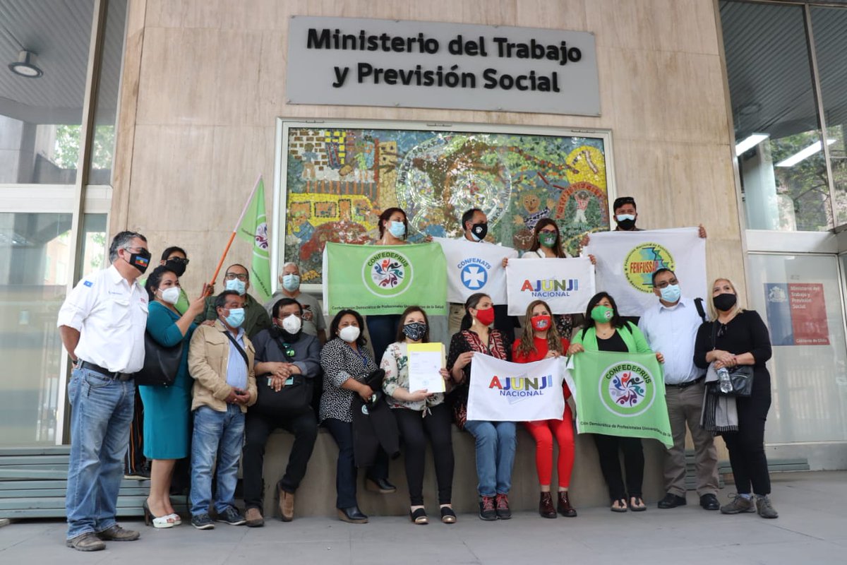 FentessChile's tweet photo. FENTESS NACIONAL hoy hizo entrega del pliego de peticiones de la Mesa del Sector Público (MSP-CUT)‼️ El petitorio fue dejado en el Palacio de la Moneda, en el @Min_Hacienda y en el @MintrabChile
#CUT #MSPCUT #FENTESS #ReajusteGeneral https://t.co/9LiiDzLzdV