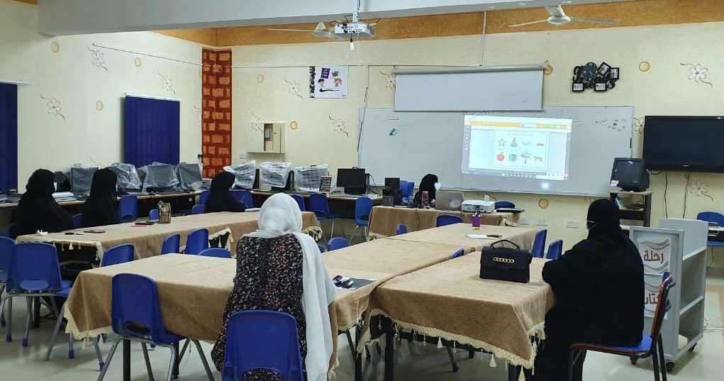 EduGovDhr7234's tweet photo. #متحمسون_للتعليم                                            التعليم الالكتروني أصبح من الحاجات الضروريه التي يجب على المعلم أن يتقنها في عمله في وقتنا الحاضر، 👩🏻‍💻.  و من هذا المنطلق قامت الاستاذه: خلود الجابري- معلمة رياضيات👩🏼‍🏫- بعمل ورشة عن              برنامج (twinkle)... يتبع https://t.co/66gJW6qzkk