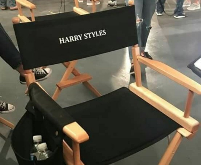 hearteyes4cal's tweet photo. the?? power?? this?? holds?? 

#actorharry HE CUT HIS HAIR TOO😭 https://t.co/S4chSdlcPl