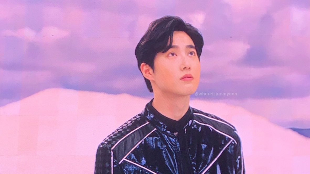 the vcrs were just pain  junmyeon .... why are you so pretty 