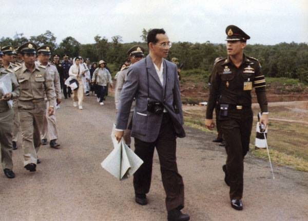 natthaphon_to tweet media