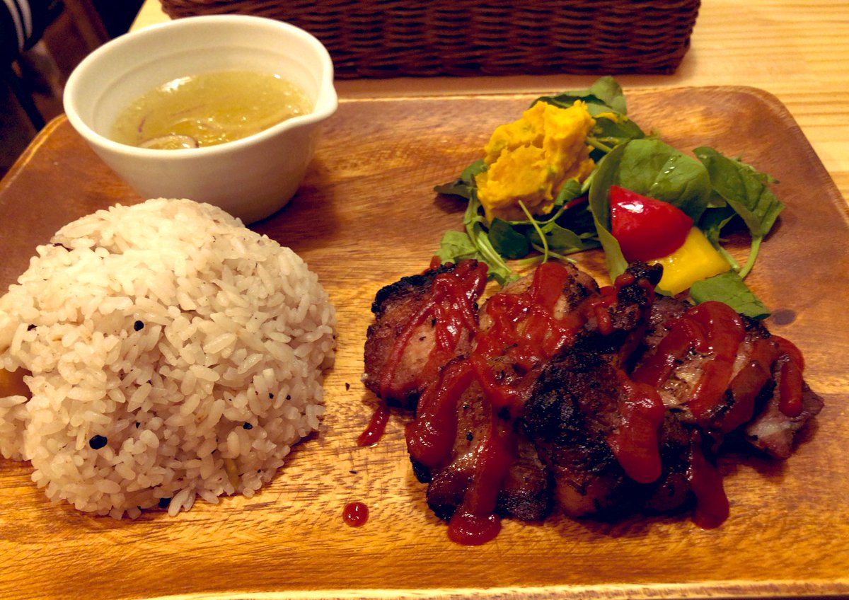 1_SHOW's tweet photo. 日曜、とうとうハチドリ食堂行ってきました。
ポークジャーク定食、美味しゅうございました(*´艸｀*)

 #ハチドリ食堂 #ポークジャーク #創成イースト https://t.co/kTJinKU1Rv