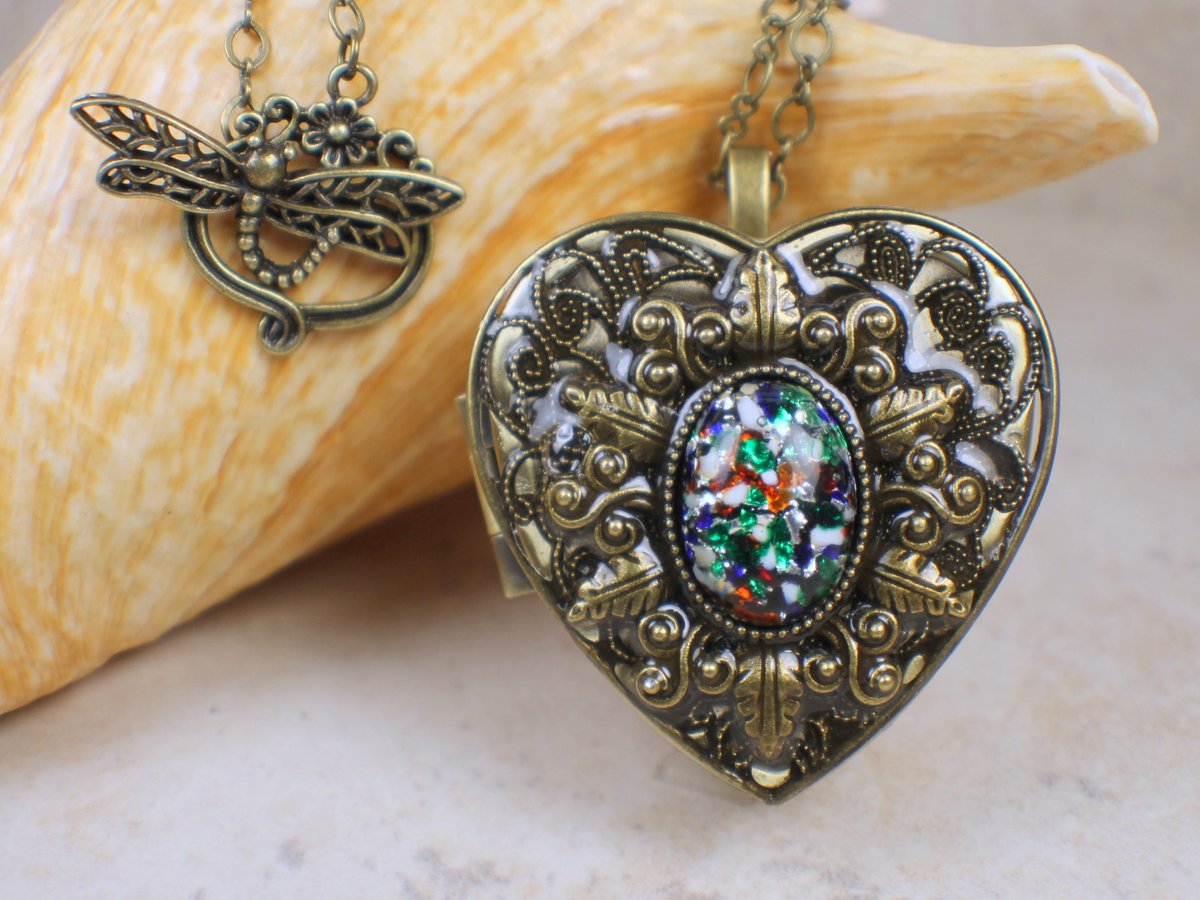 Primary Colors Glass Opal Music Box Locket, Photo Locket, Music Box Locket, Music box pendant, Heart Shaped Locket, Music Box Necklace https://t.co/3WD54rtoIo ##pottiteam #Handmadejewelry #Charsfavoritethings #Etsy #MusicBoxPendant https://t.co/8DFkdLDB8l