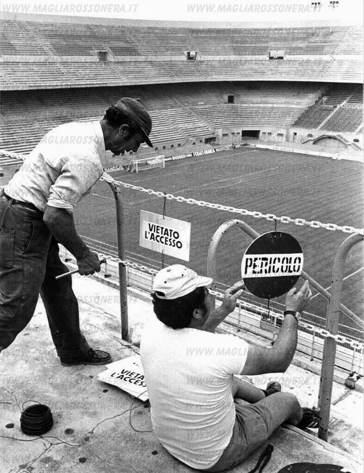 Architecturalement parlant, pas grand chose à noter dans les années 70-80. Les groupes ultras colorent les gradins du stade qui porte désormais le nom de Guiseppe Meazza, en hommage au légendaire joueur de l'Inter (408 matchs). Pour des raisons de sécurité, on renforce l'ossature