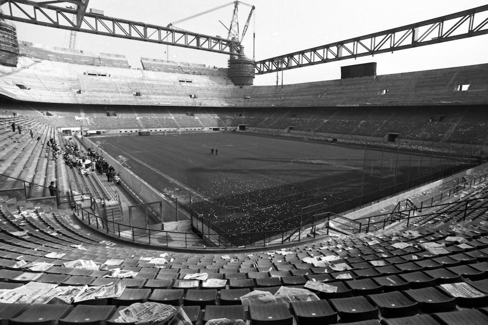 Alors que l'ancien stade San Siro était totalement decouvert, la pose du toit garantit une protection face à la (rude) météo milanaise aux 85.700 spectateurs.