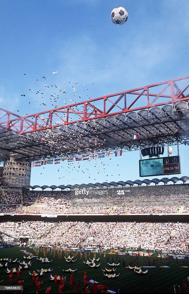 En 1990 vient donc le fabuleux mondial  #Italia90. La cérémonie d'ouverture de la compétition a lieu à Milan. Au total, 6 rencontres sont disputées au Giuseppe Meazza.