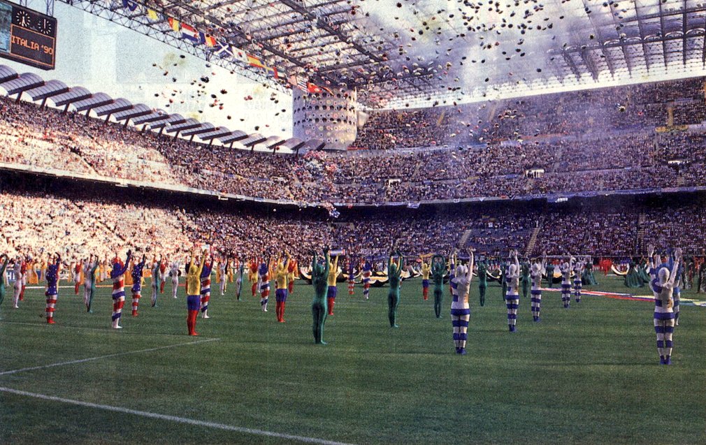 En 1990 vient donc le fabuleux mondial  #Italia90. La cérémonie d'ouverture de la compétition a lieu à Milan. Au total, 6 rencontres sont disputées au Giuseppe Meazza.