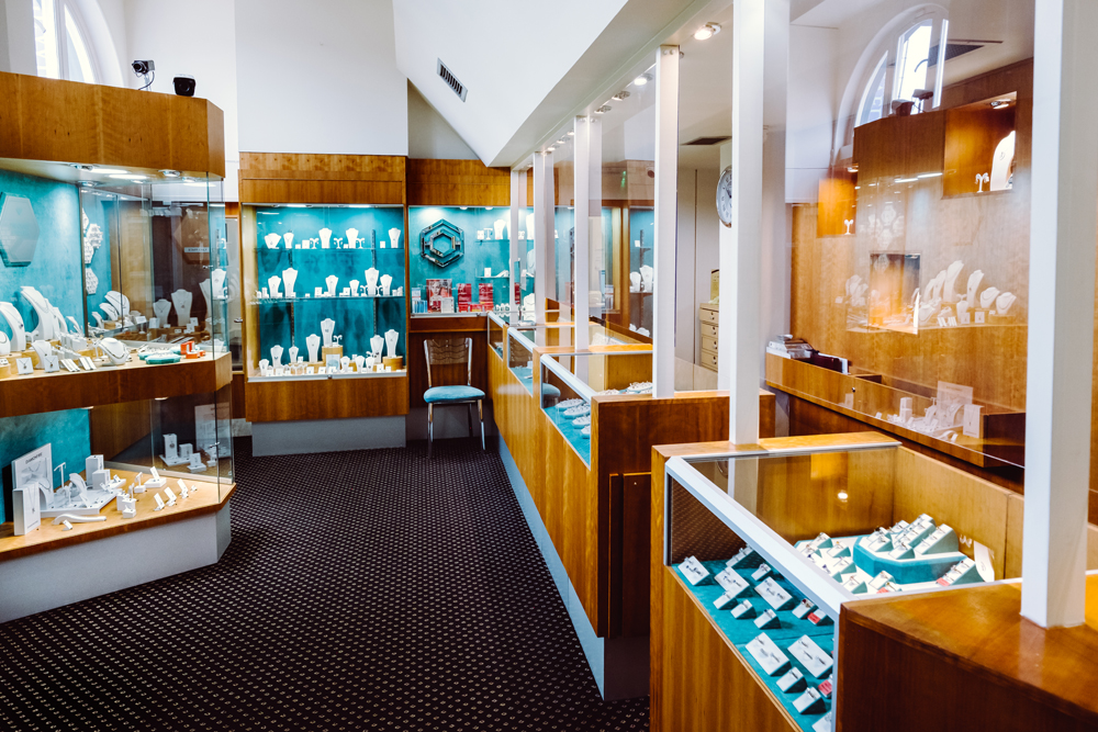 PA_Jewellery's tweet photo. We're doing all we can to keep a safe &amp; welcoming environment for our customers &amp; employees during these strange times, including asking you to make an appointment to ensure everyone has their own space in the showroom. 
If you're planning a visit please call us on 0114 2669253. https://t.co/0t5317hxlr