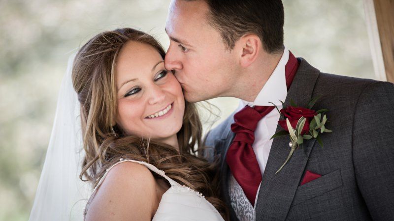 Wedding reception at @TudorPark 
bit.ly/3iFSfwn

#kentweddingphotography #kentbride 
#GrahamBakerPhotography