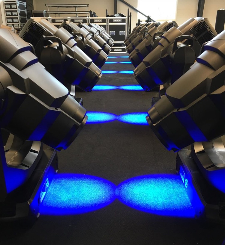 Martin_Global's tweet photo. What a stellar shot of these Martin MAC Encore Performance CLD fixtures in line for testing at the VIGSØ warehouse in Denmark!
Thank you VIGSØ for sharing #YourMartinLighting
#MACEncore #HProEMEA https://t.co/Zq3Zpgg7r8