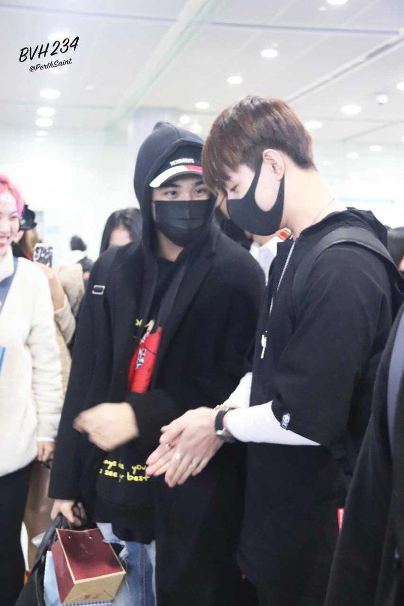 TaoziSaint's tweet photo. @wedY_entertain PerthSaint🖤❤️ https://t.co/BoAl2mzbBe