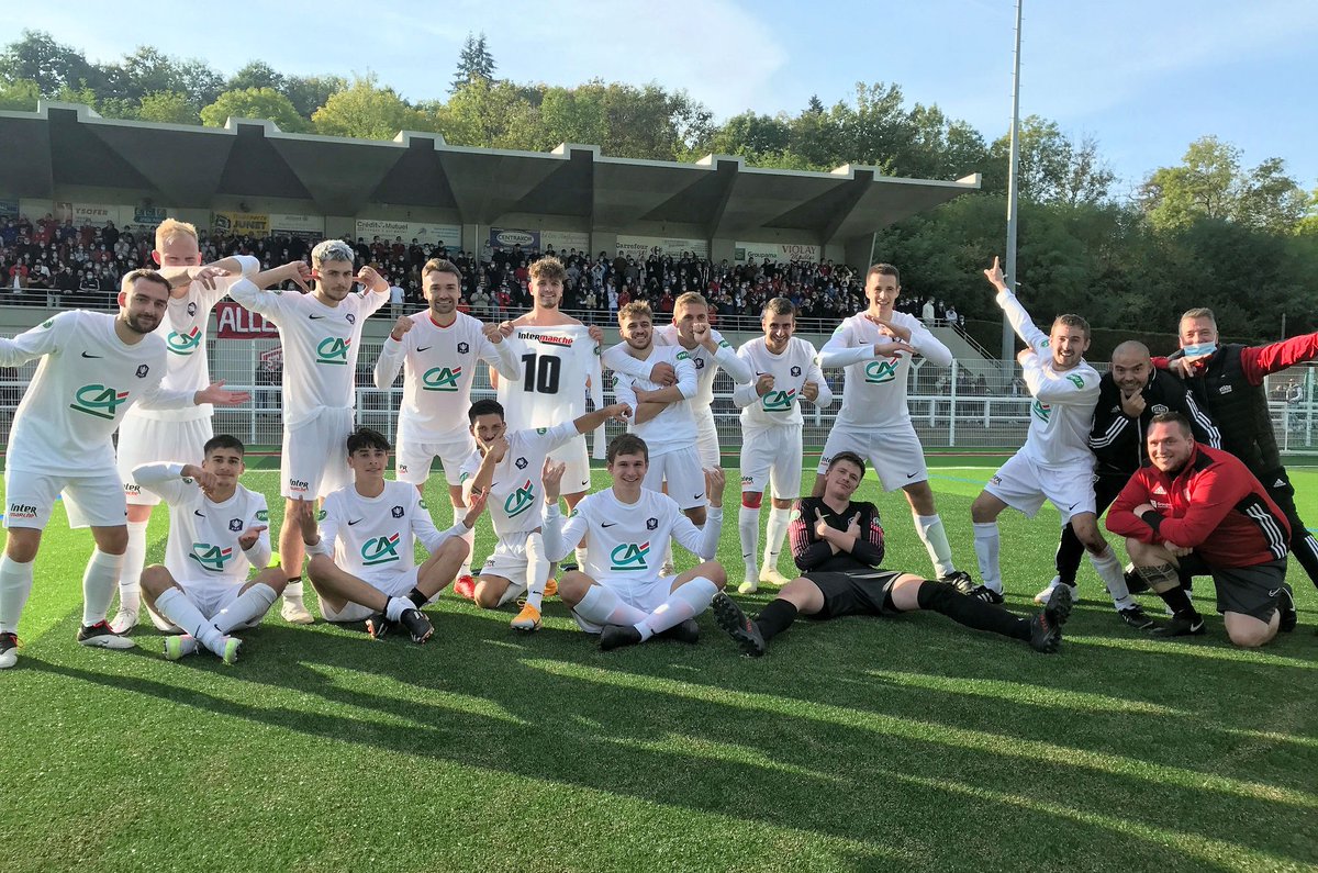 EDWARDJAY73's tweet photo. Ils sont au 6eme tour de @coupedefrance ... les joueurs @StadeAmplepuis qui viennent d éliminer une 3ème équipe supérieure hiérarchiquement (Montchat) sont les invités @BFMLyon avec @Stefmorbois @PaulineTugend @BertrandRiotord @amplepuisien @RMCsport https://t.co/s0TyhRmCya