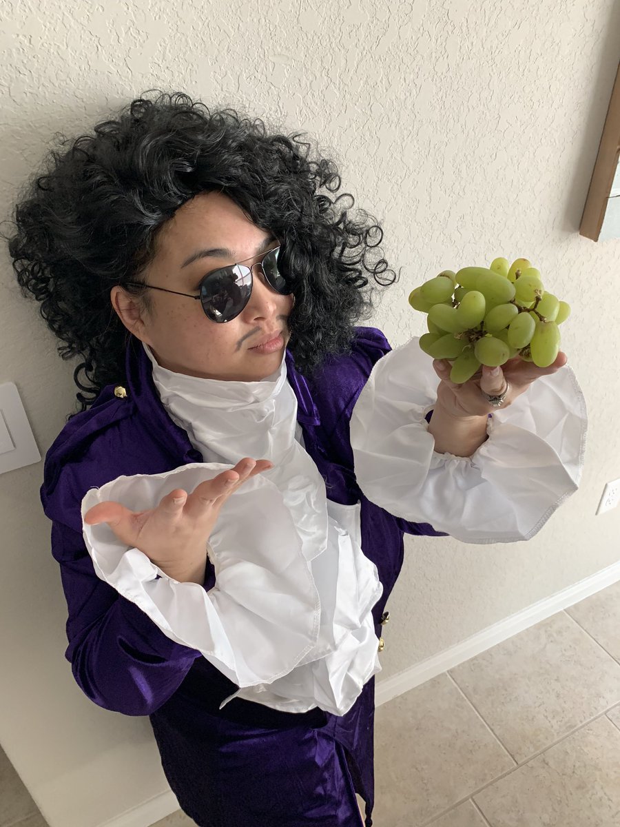 If you guys didn’t know, I’m dressing up for every Traffic Jamz this month. This week is 80s night with Prince! Come get yo grapes! 🍇 https://t.co/A2TJ8O9DoX