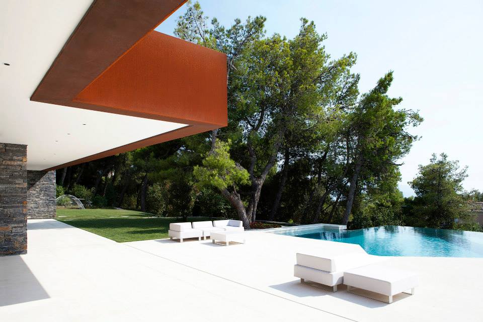 BC_EstudioArch's tweet photo. The idea of respecting the privacy of the spaces in their indoor-outdoor relationship is a constant in the project. This feeling is achieved by straight and curved stone walls, and the different types of terraces, distributed according to usage, orientation and hierarchies. https://t.co/3JQvt7NX49