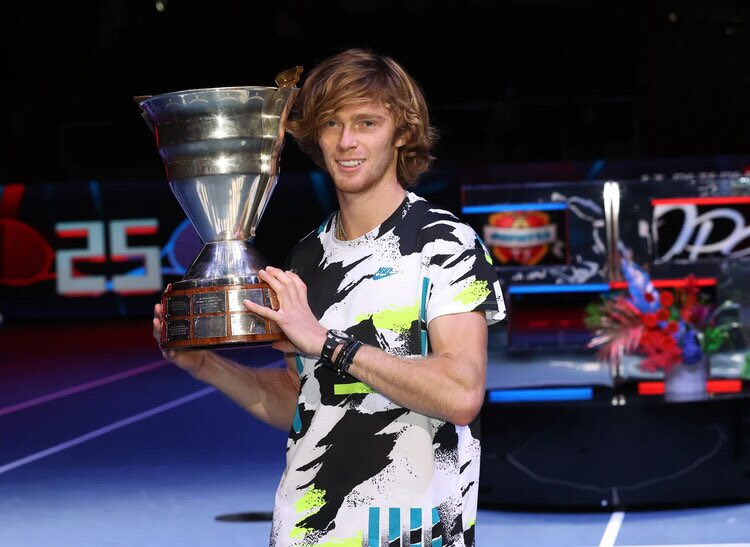 Quarto trionfo stagionale per Andrey Rublev: il tennista russo alza al cielo anche il trofeo di San Pietroburgo press.russianews.it/press/quarto-t… 
#atp #atptour #formulatx #spbopen #rublev #andreyrublev #gagarina #polinagagarina <a href="/Formula_TX/">NORTH PALMYRA TROPHIES 2024</a> <a href="/AndreyRublev97/">Andrey Rublev</a> <a href="/Gagaraofficial/">Polina Gagarina</a>