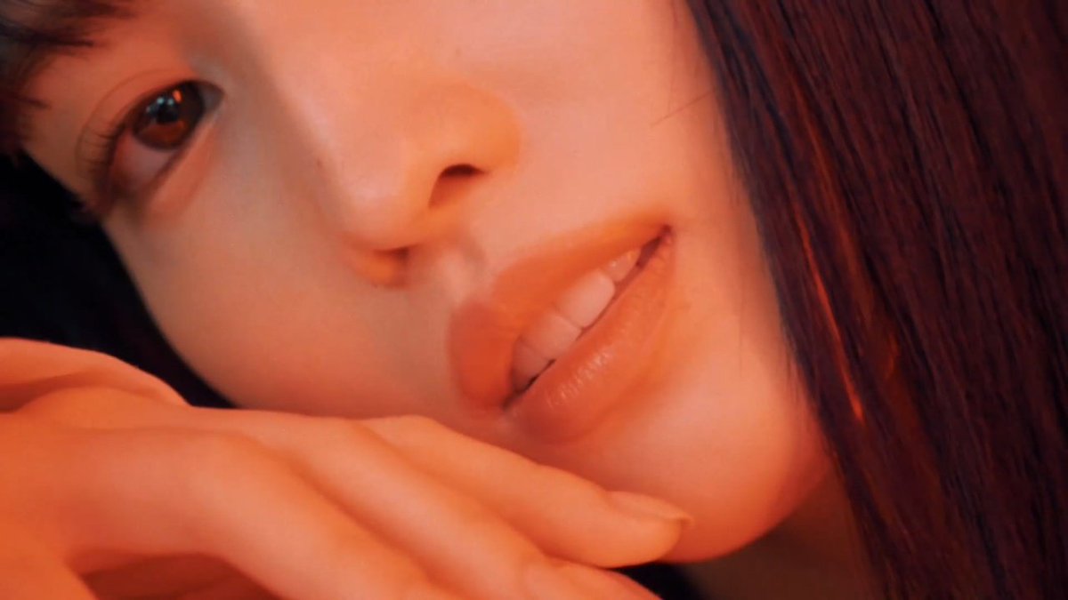 Hirai Momo's teaser [a thread] #EyesWideOpen  #ICANTSTOPME  @JYPETWICE