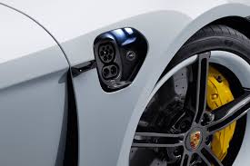 EV_TechUK's tweet image. We are hearing reports of the #porschetaycan struggling to charge at the 50kw rapid chargers available publicly in the UK. Anyone else heard of this issue? #evcharging