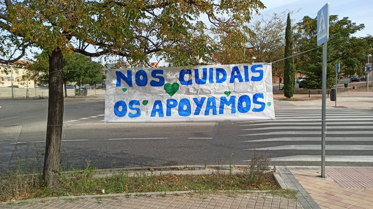 Irenemate's tweet photo. Alguien ha colgado esto en frente de mi centro de salud. Estás muestras de apoyo de agradecen un montón. https://t.co/JIXQw5W7hr