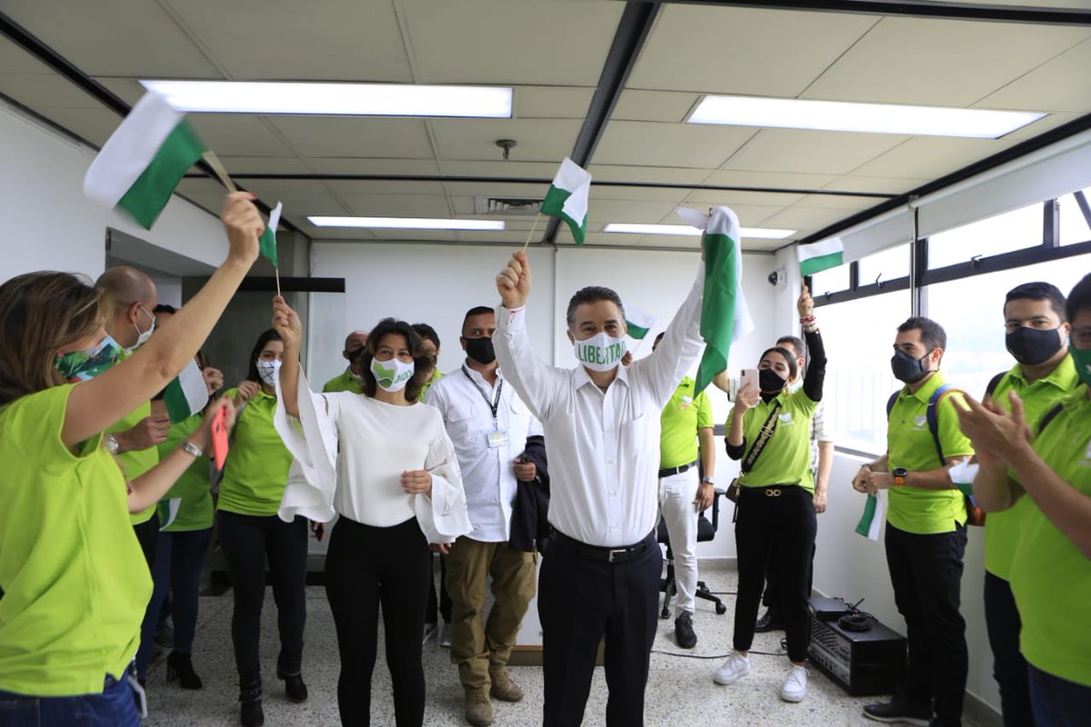 anibalgaviria's tweet photo. Con el corazón hinchado de emoción 💚

¡Aquí estamos de nuevo para seguir trabajando con toda la pasión por Antioquia! https://t.co/bsChSQ5LxS