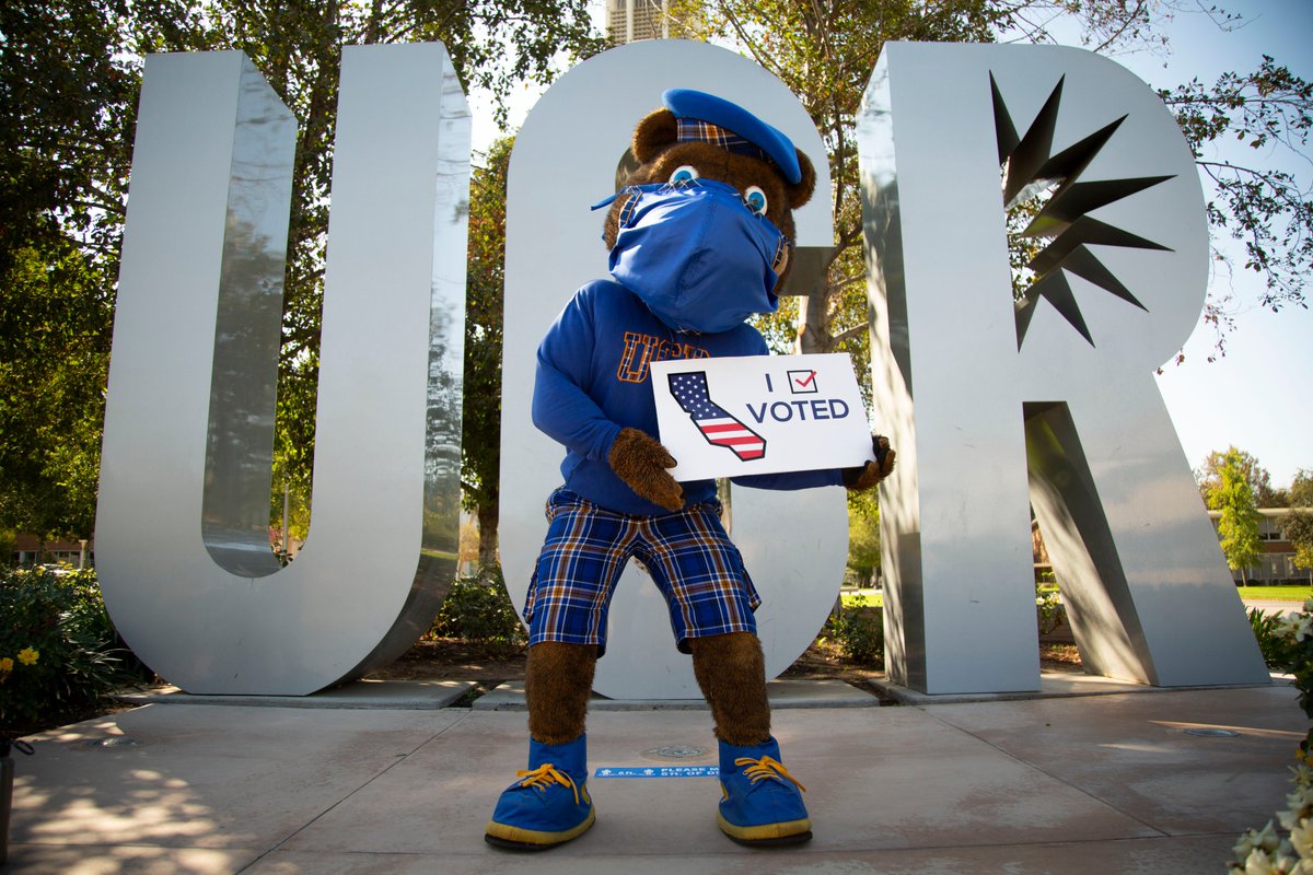UCRiverside's tweet photo. Chancellor Kim A. Wilcox sent a message to students this morning reminding them to register to #vote today, the last day to register in #California. It takes just five minutes. Campus community members can register at 🗳️➡️https://t.co/D8qFlu73kk #HighlandersVote #UCVotes https://t.co/Nkr0qPLJj0