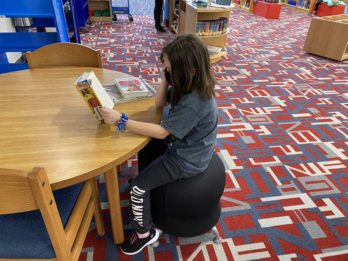 THeino's tweet photo. Sometimes it’s just nice to relax with a good book! @BayLaneEl @MuskegoNorwaySc https://t.co/KGAVnGzTW8