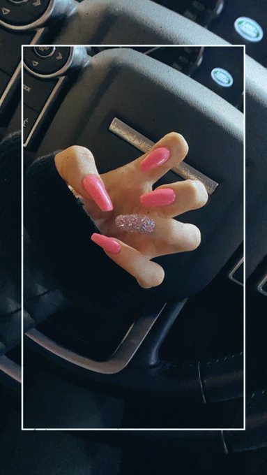 Mmmmm. My diamond nails look bomb 🔥 https://t.co/dqsUbhjYrY