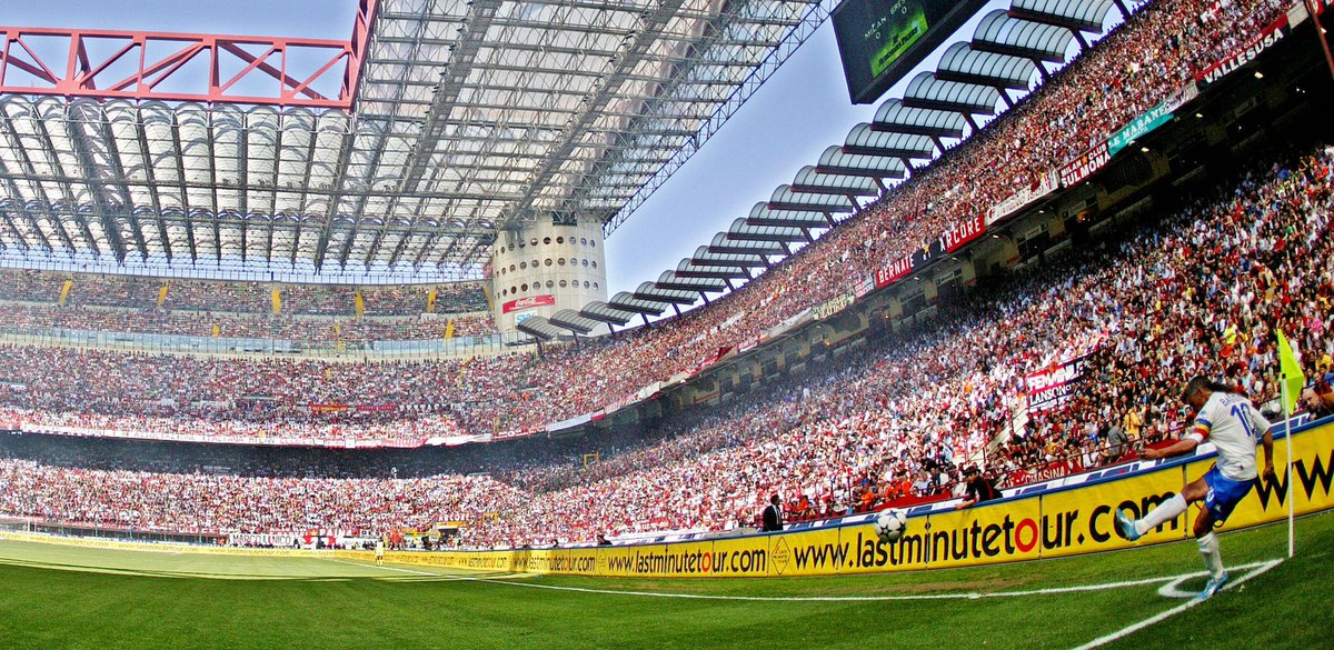 Parmi les autres moments marquants de l'histoire de ce stade, l'adieu au foot de Roberto Baggio en 2004. Joueur de légende, il avait porté le maillot des deux clubs milanais et termine sa carrière sous les couleurs d'un autre club lombard : Brescia.